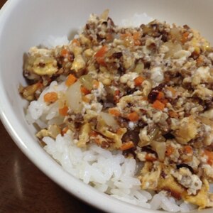 ピリ辛★牛豚合びき肉と豆腐の中華丼風